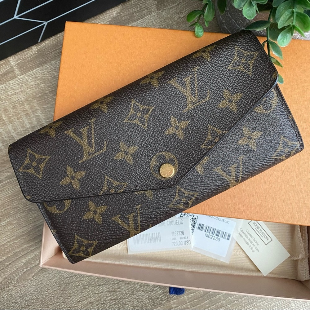 Louis Vuitton - Monogram Sarah Wallet Poppy ♥️